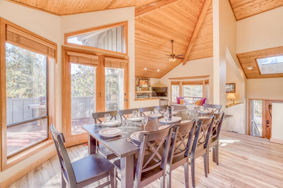 Umpqua 9 - Meredith Lodging House in Sunriver