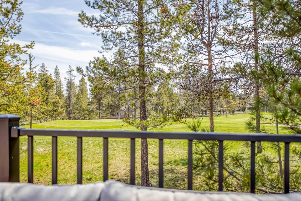 Umpqua 9 - Meredith Lodging House in Sunriver
