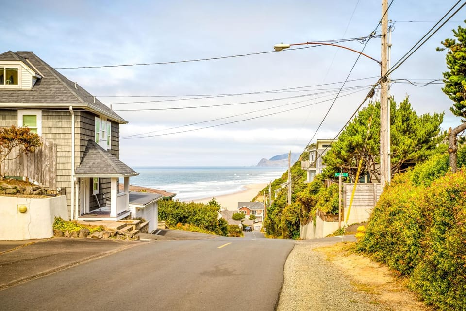 Dock of the Bay 305 House in Lincoln City