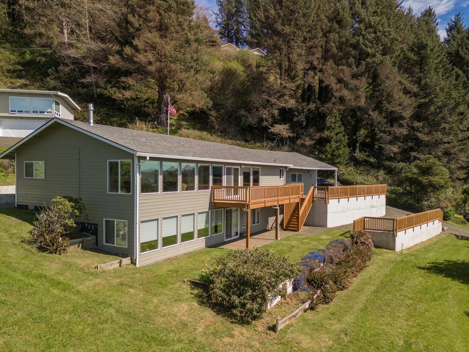 Hillside House House in Lincoln City