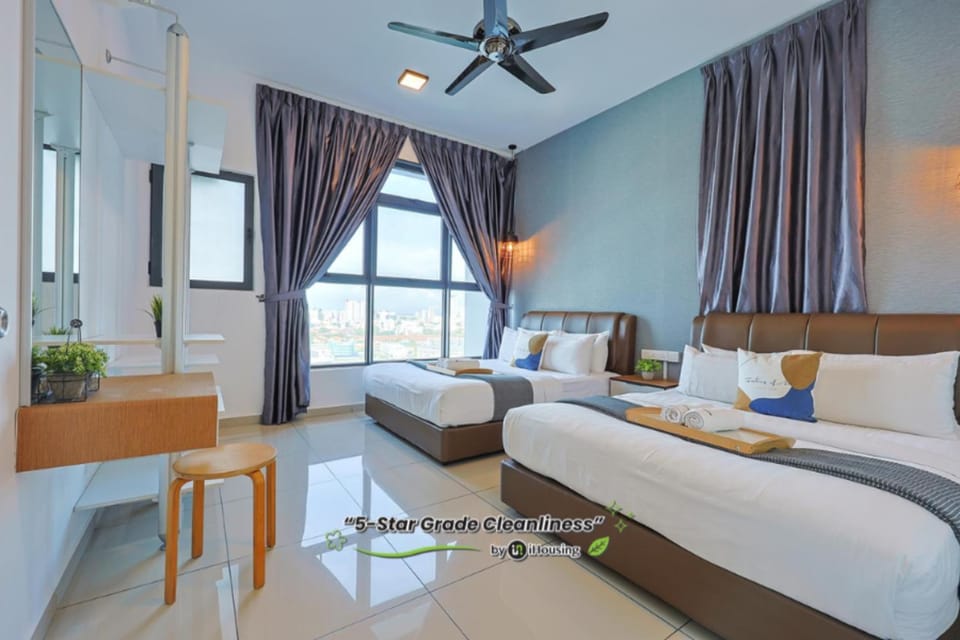 Bed, Seating area, Bedroom