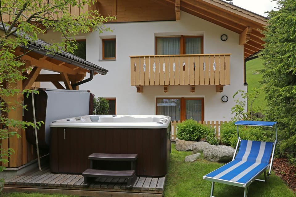 Hot Tub, Garden view, Swimming pool
