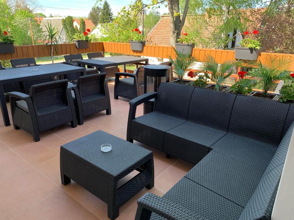 Patio, Living room