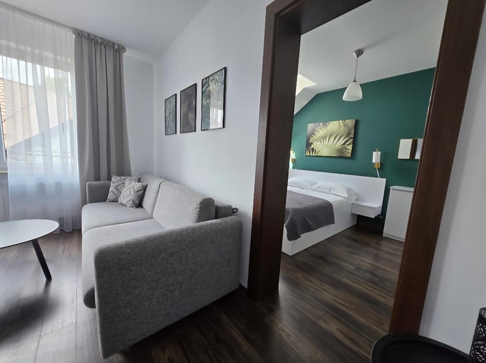 TV and multimedia, Coffee/tea facilities, Balcony/Terrace, Kitchen or kitchenette, Living room, Photo of the whole room, Seating area, Bedroom, heating, microwave, stove