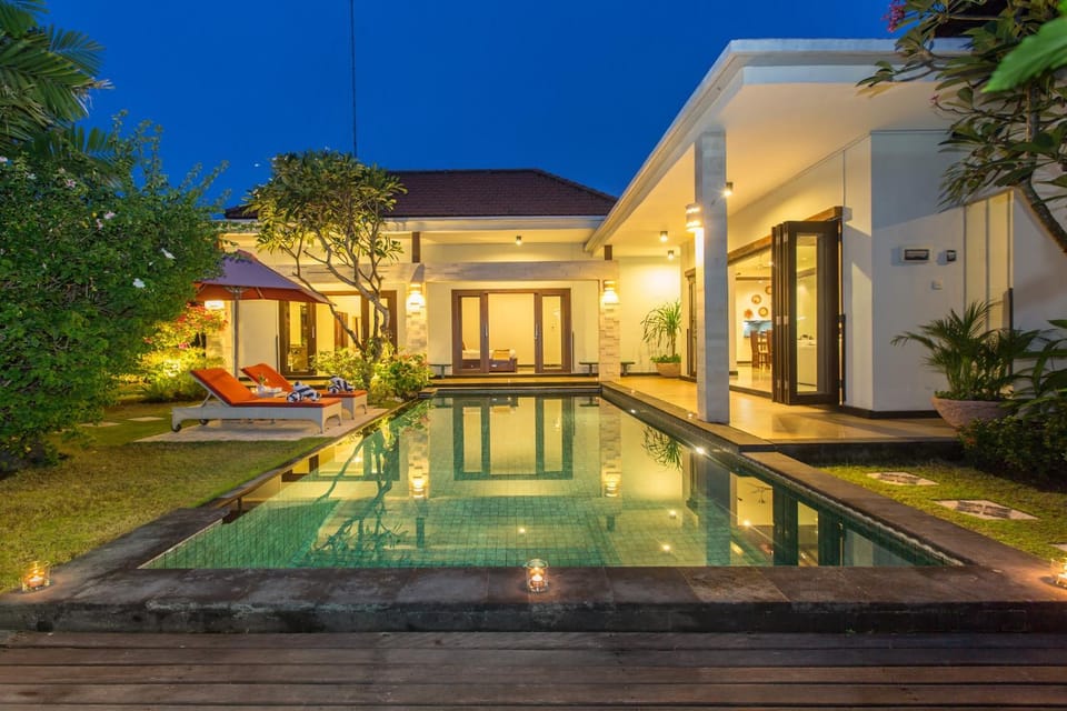 Property building, Swimming pool, Swimming pool