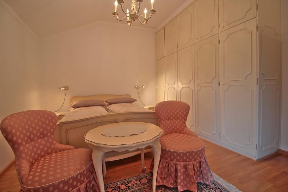 Seating area, Bedroom