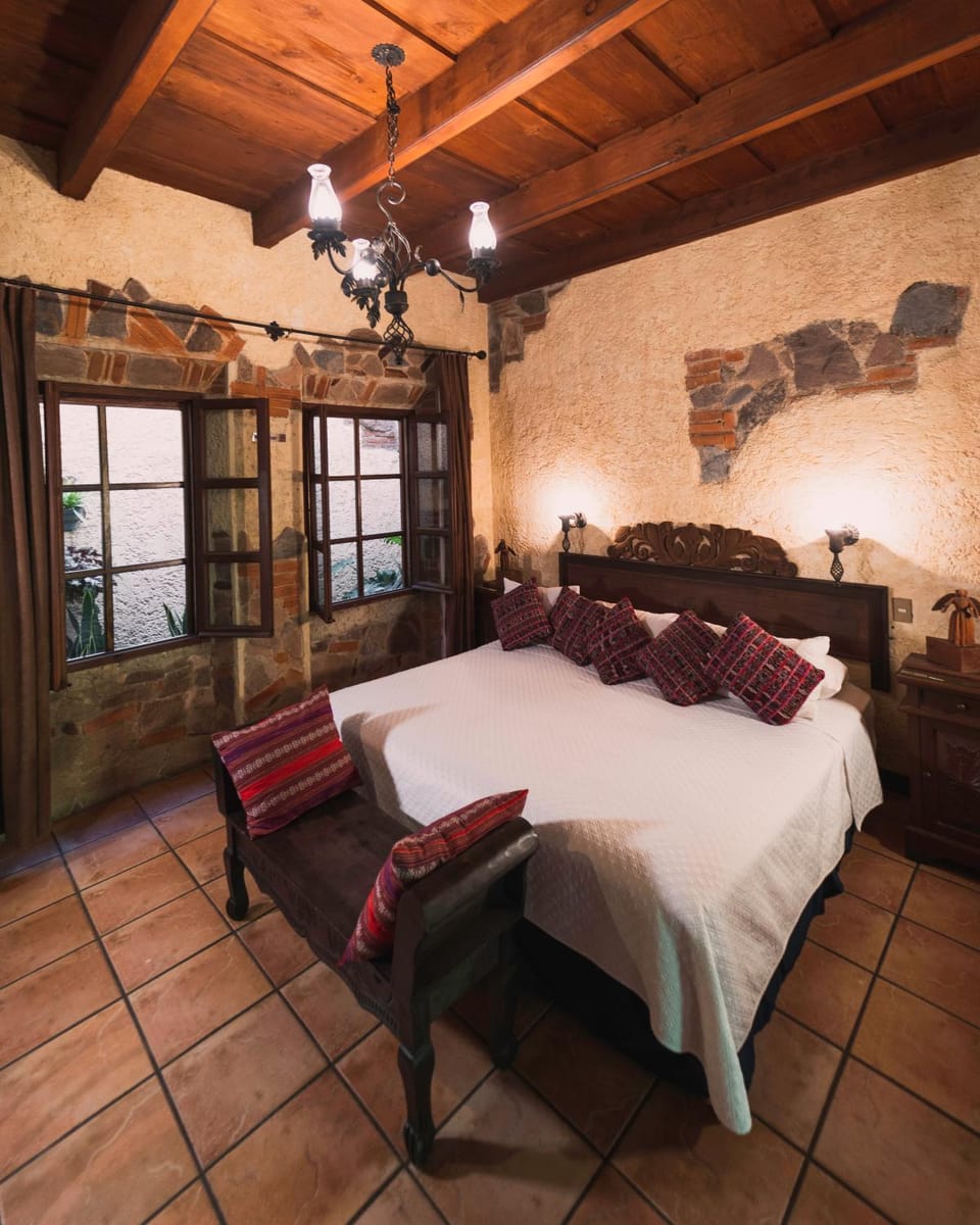 Photo of the whole room, Bedroom