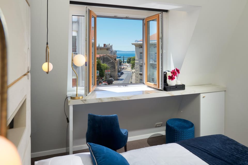 Nearby landmark, Bed, View (from property/room), Photo of the whole room, Seating area, Bedroom