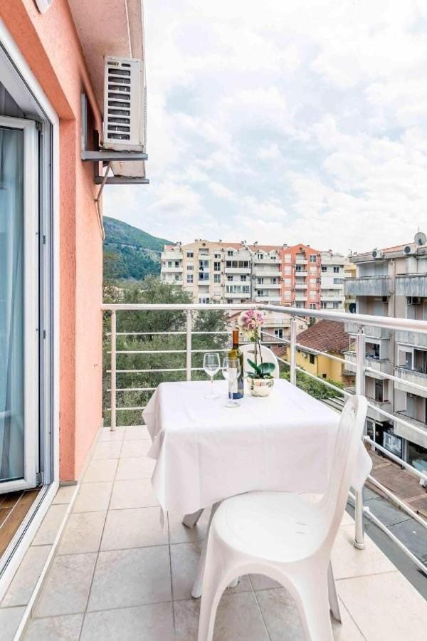 Apartmani Franeta Budva Bed and Breakfast in Budva