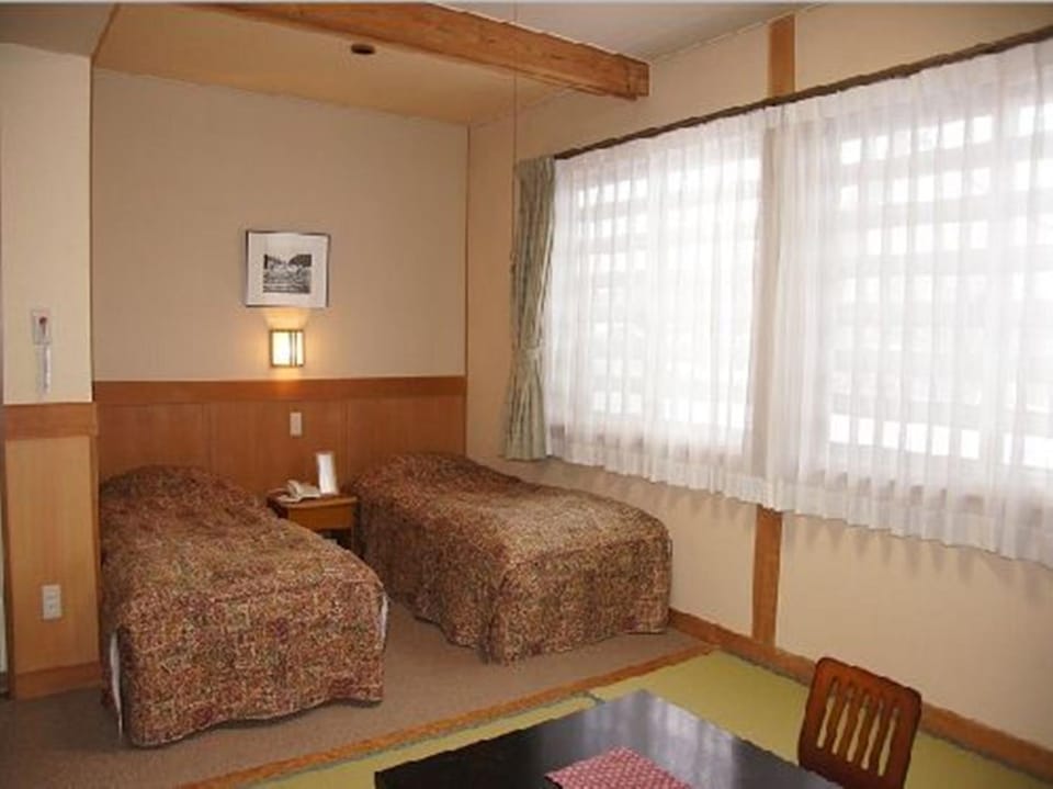 Minamiya 山とねこと遊ぶ宿 みなみ家 Bed and Breakfast in Hakuba