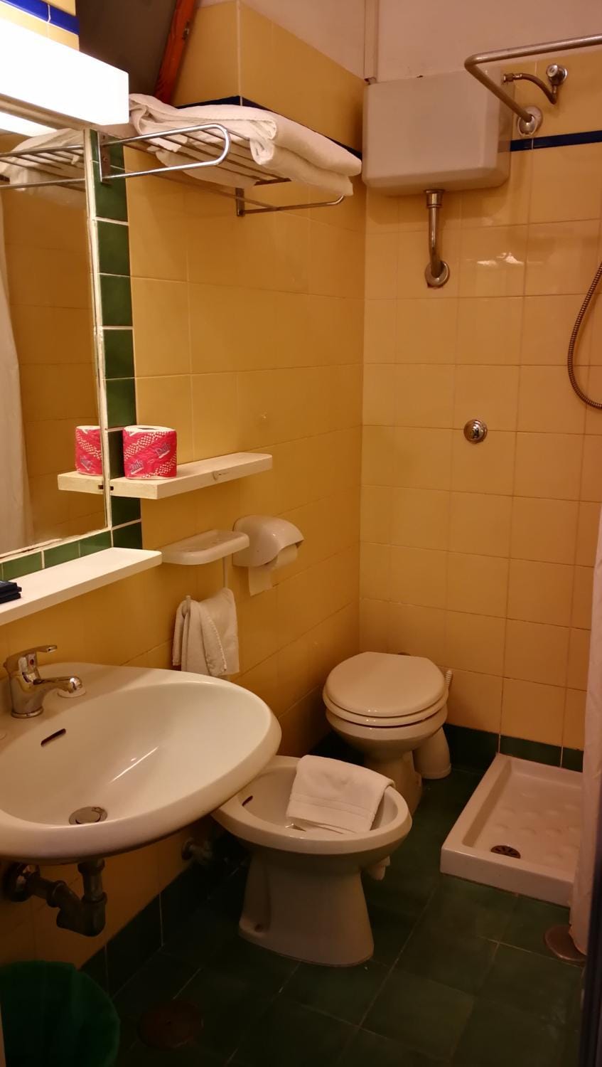 VisitPonza - Le Stanze Sulla Spiaggia Bed and Breakfast in Ponza