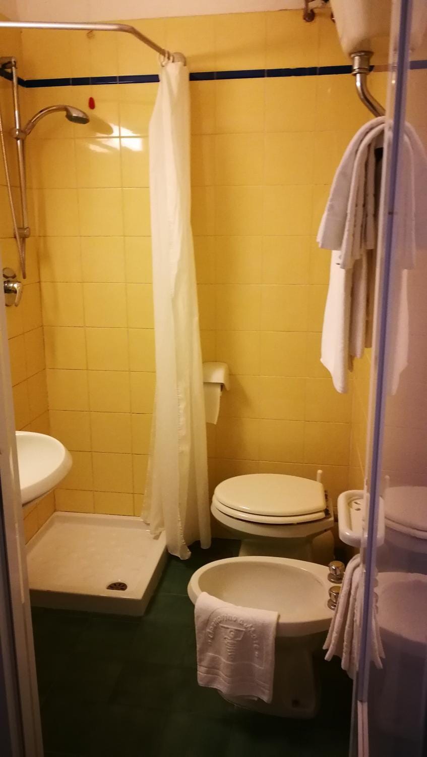 VisitPonza - Le Stanze Sulla Spiaggia Bed and Breakfast in Ponza