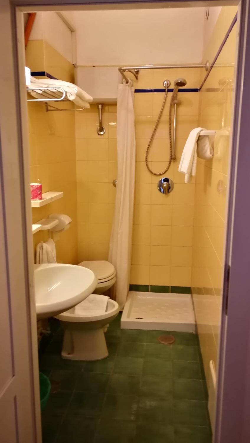 VisitPonza - Le Stanze Sulla Spiaggia Bed and Breakfast in Ponza