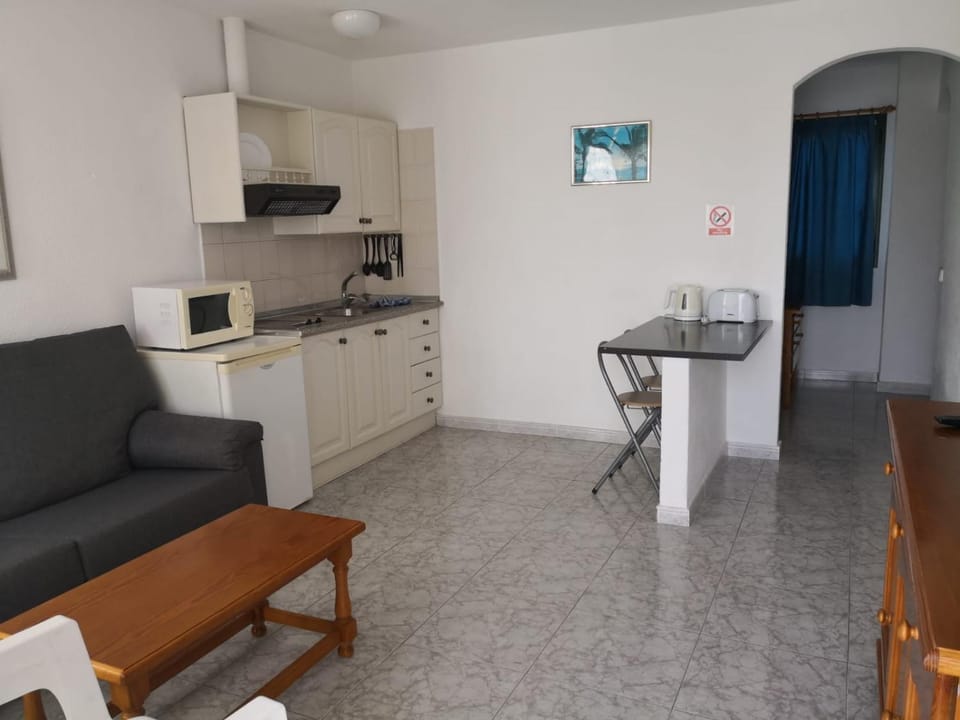 Kitchen or kitchenette, Seating area