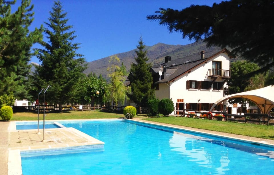 Property building, Swimming pool, Swimming pool