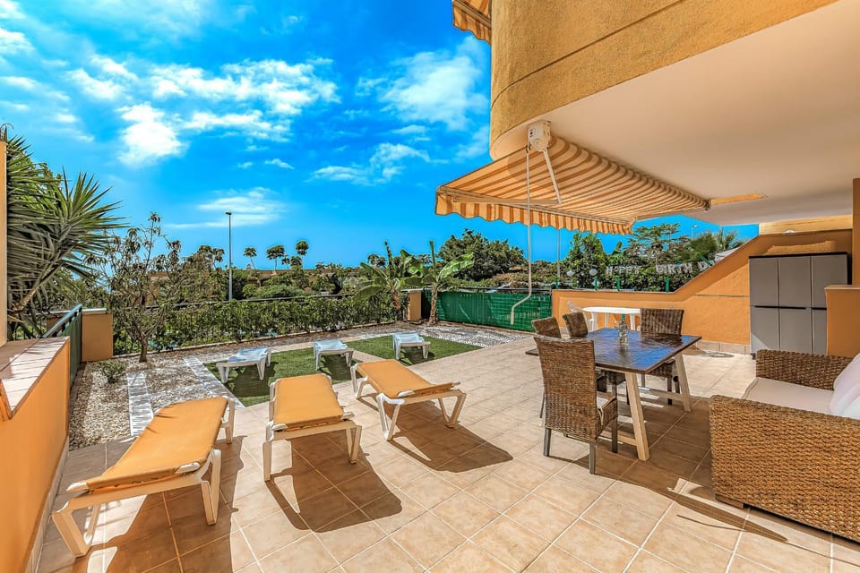 Patio, Day, View (from property/room), Balcony/Terrace, Dining area, sunbed