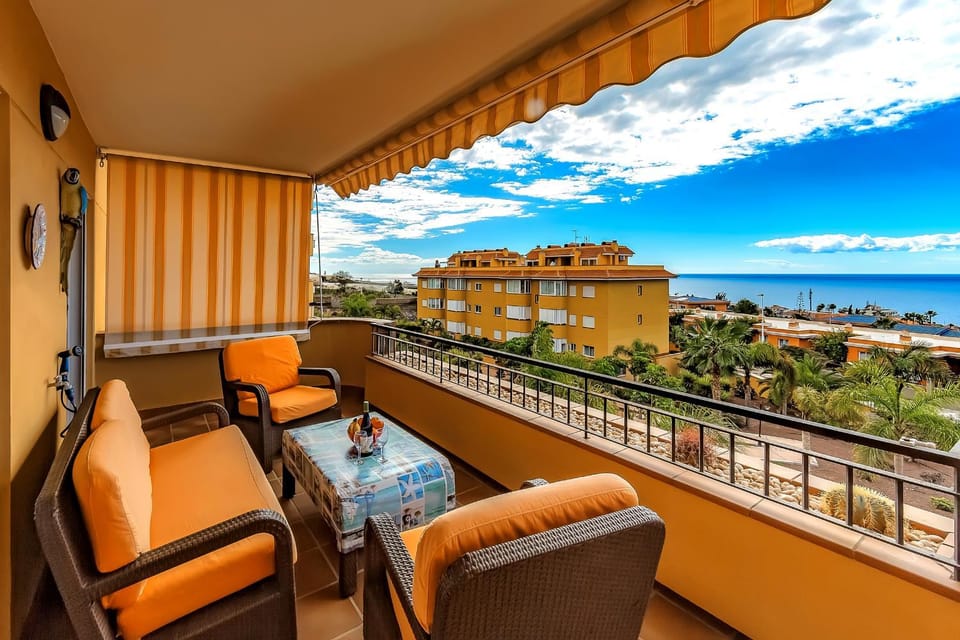 Natural landscape, View (from property/room), Balcony/Terrace, Seating area, Sea view