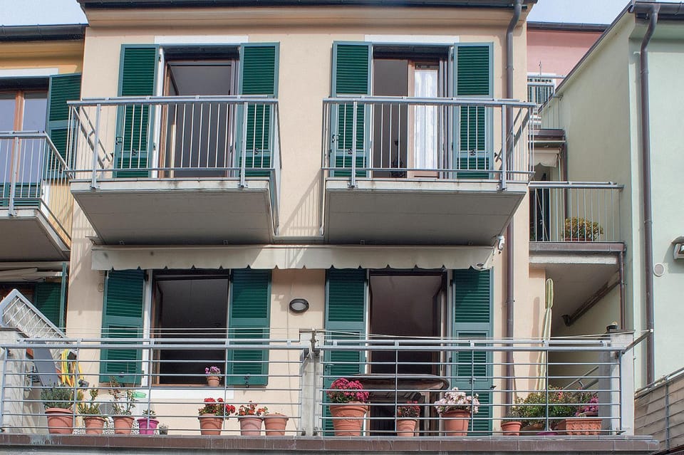Property building, Facade/entrance, Balcony/Terrace, Sea view