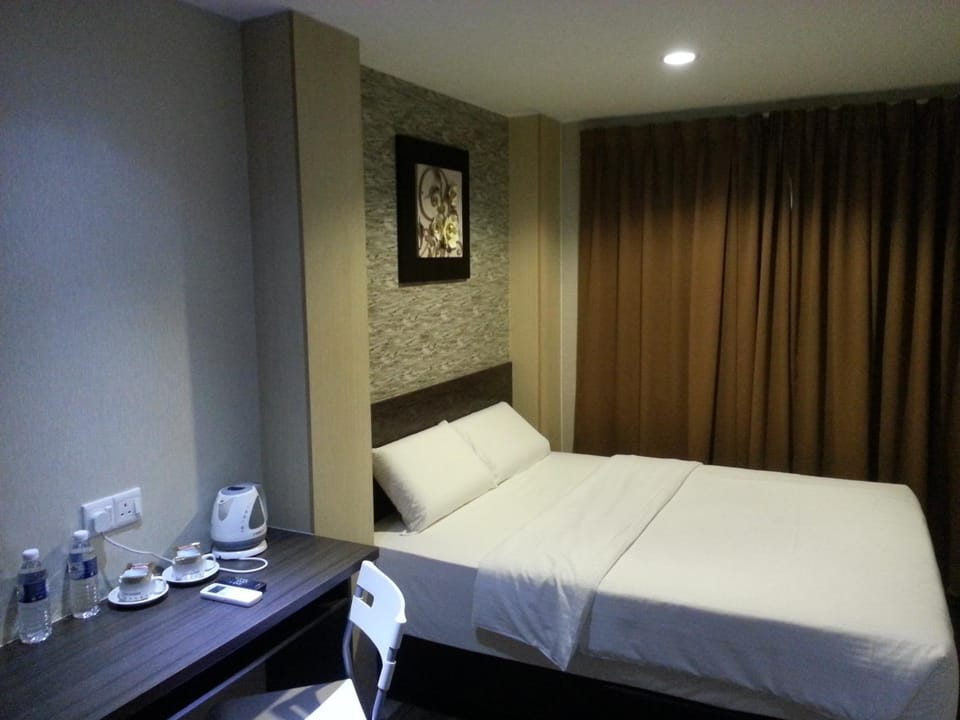 Bed, Seating area