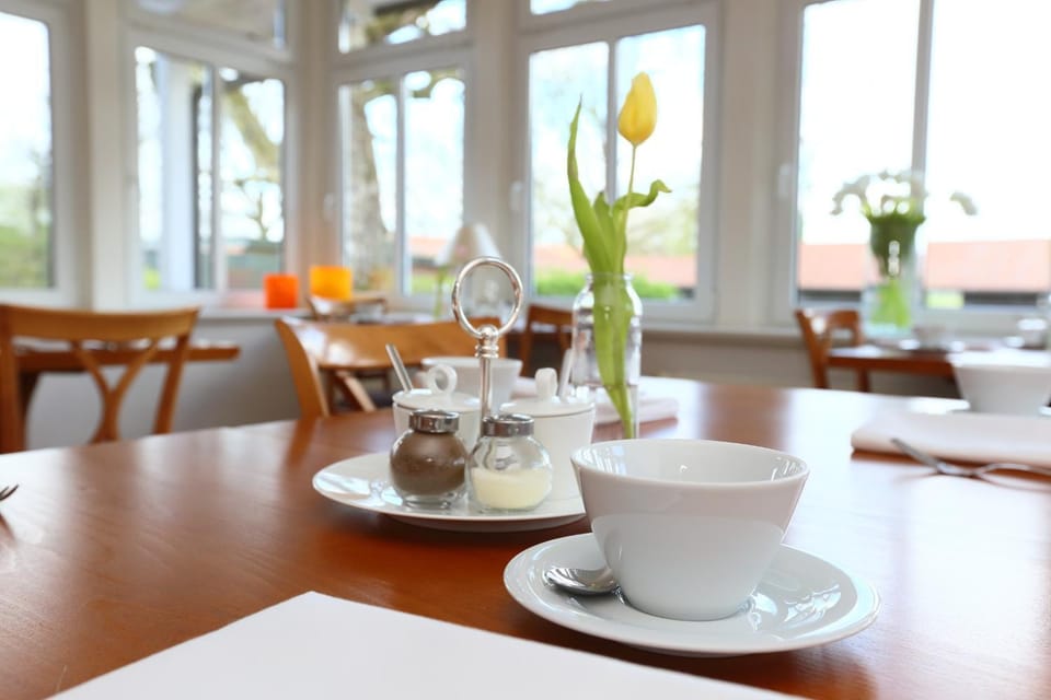 Restaurant/places to eat, Food and drinks, Banquet/Function facilities, Food, Continental breakfast, Drinks