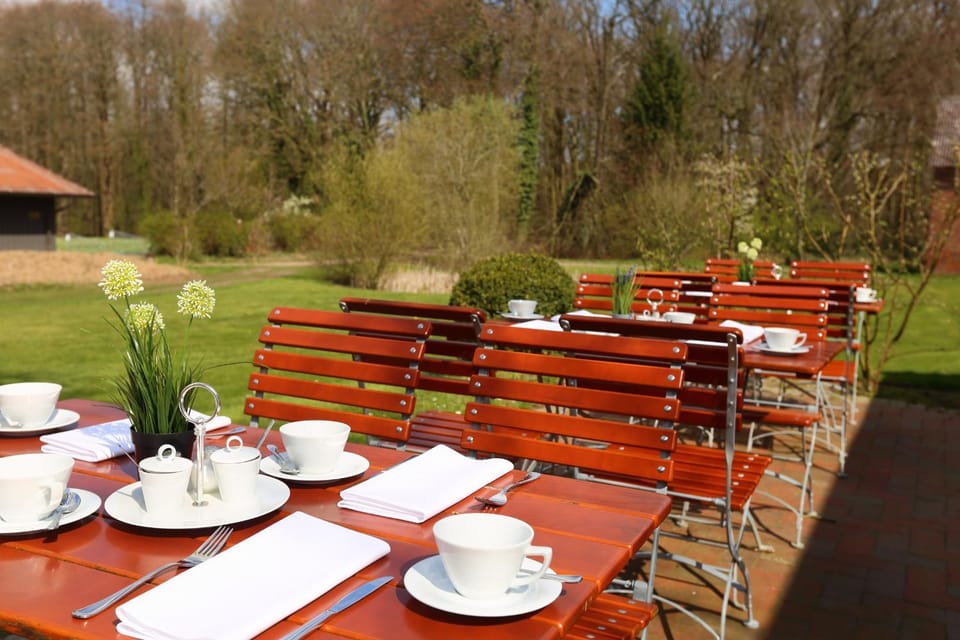 Patio, Spring, Day, Garden, Coffee/tea facilities, Dining area, Garden view