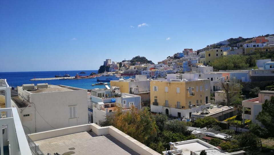VisitPonza - Palazzetto Azzurro Bed and Breakfast in Ponza
