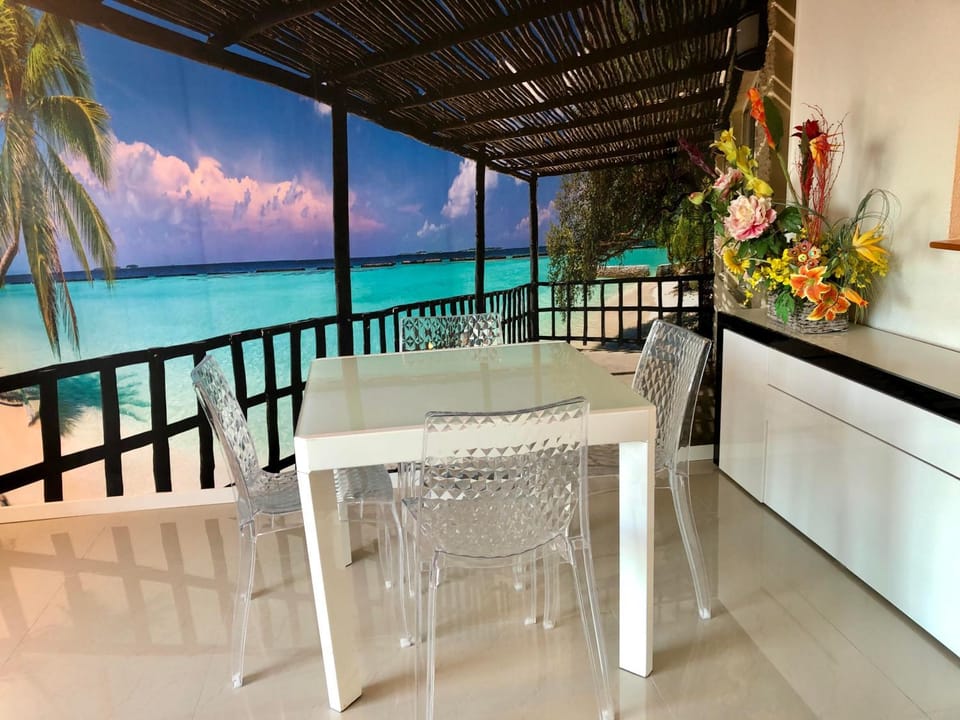 Communal lounge/ TV room, Lounge or bar, Pool view, Sea view, Street view