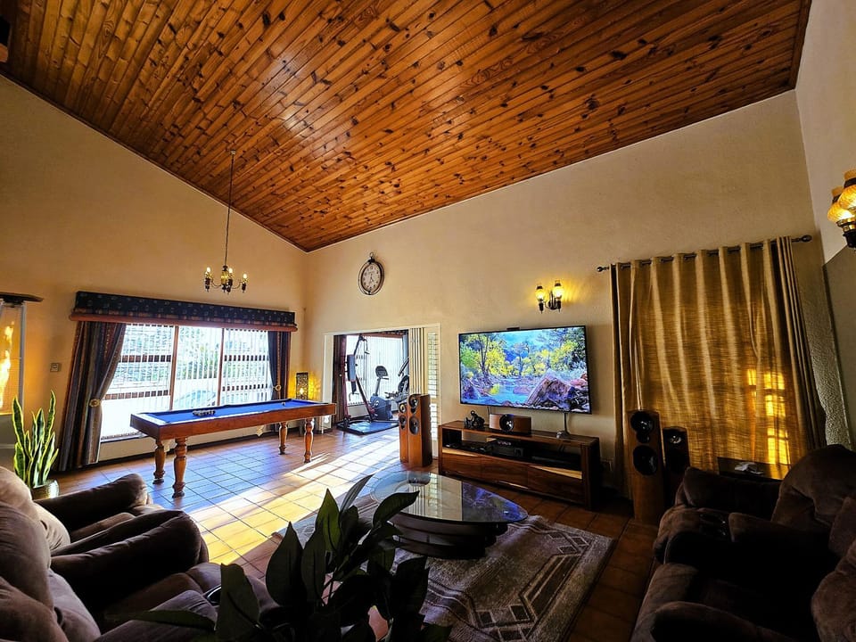 TV and multimedia, Living room, Seating area