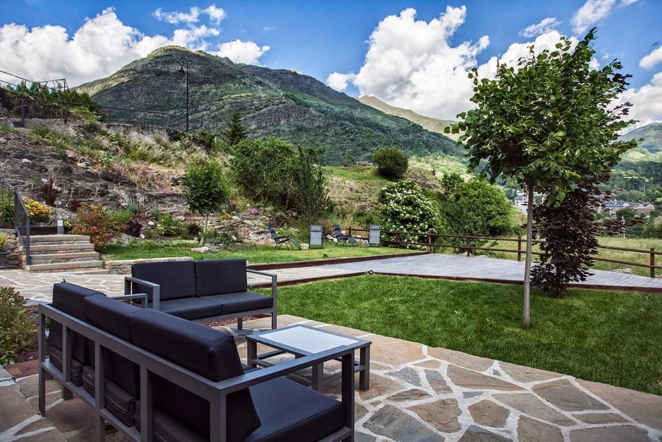 Balcony/Terrace, Garden view