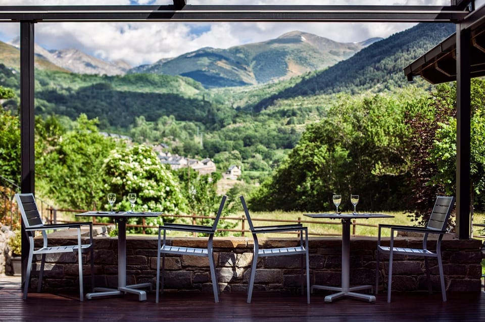 Restaurant/places to eat, Spring, Off site, Natural landscape, View (from property/room), Balcony/Terrace, Dining area, Garden view, Mountain view