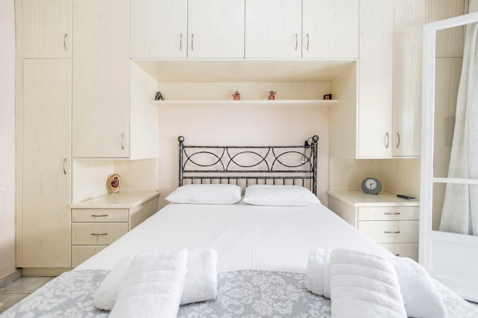 Bed, Photo of the whole room, Bedroom, wardrobe