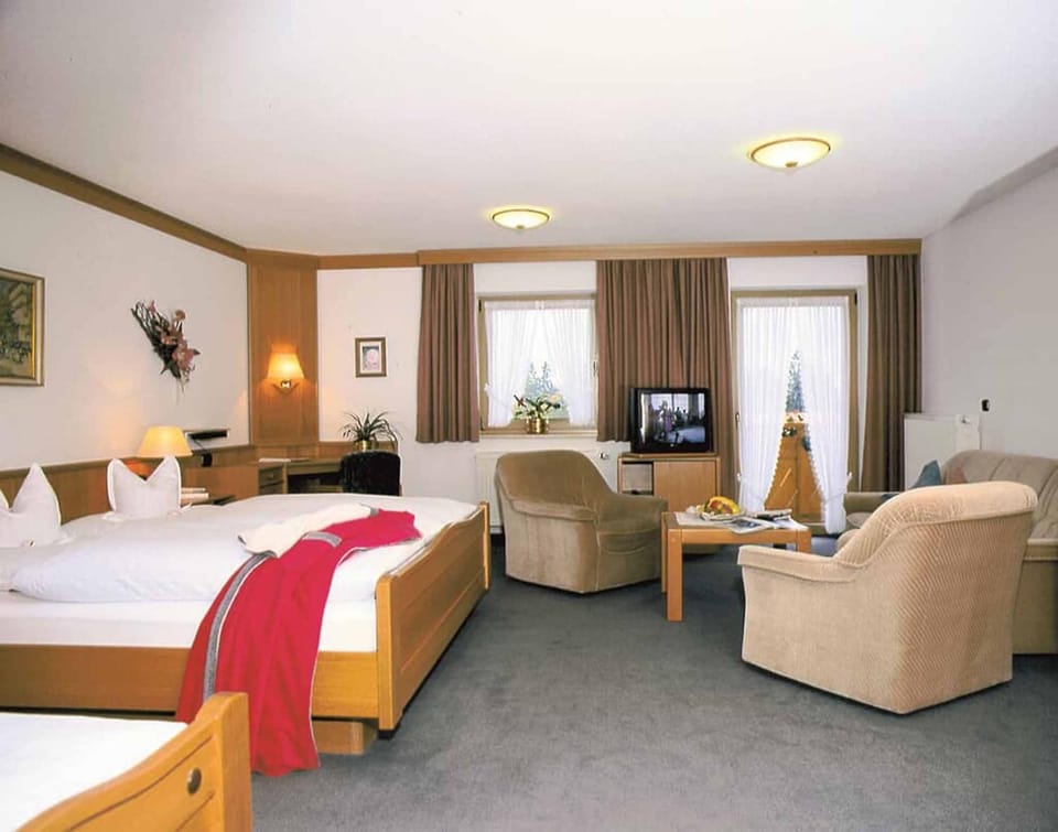 Living room, Photo of the whole room, Bedroom