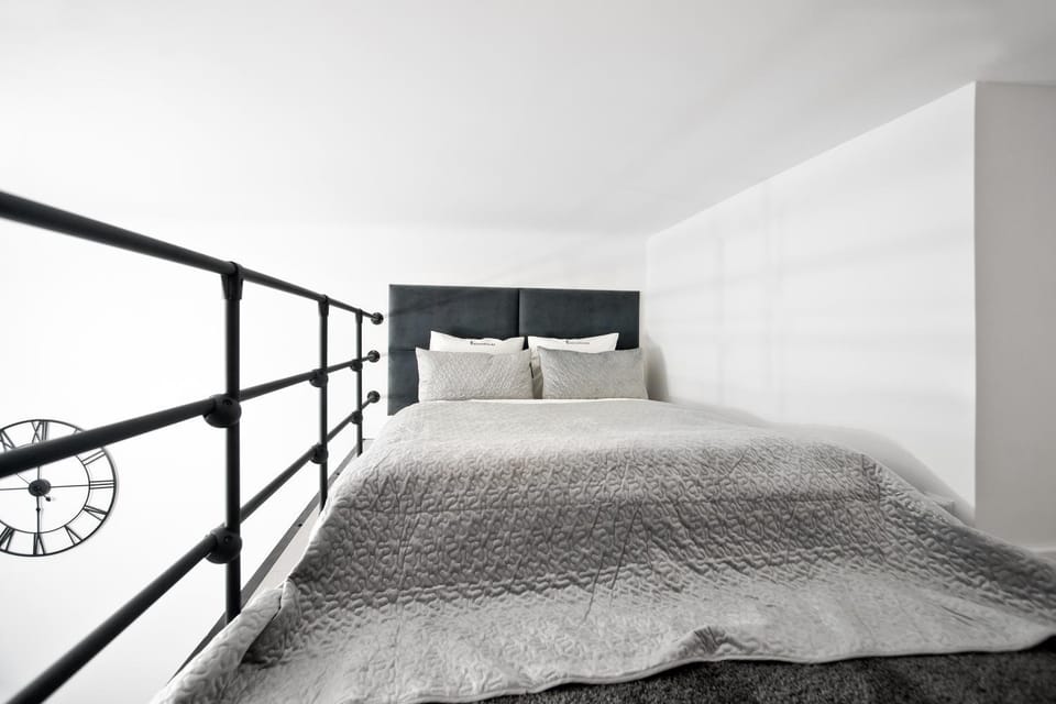 Bed, Photo of the whole room, Decorative detail