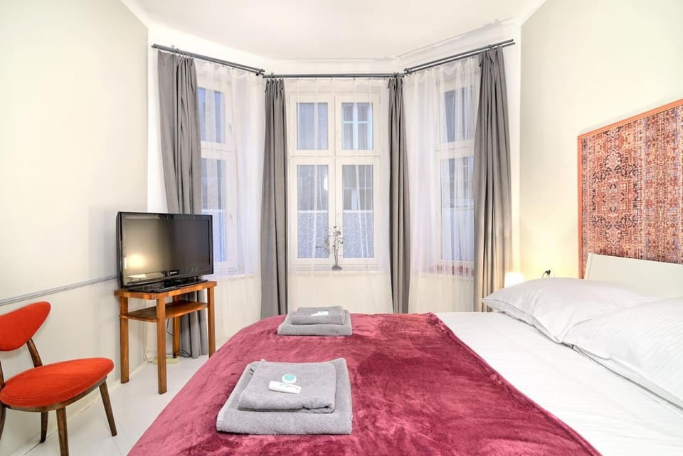 Luxury Retro Apartment, City Center, WiFi Apartment in Krakow