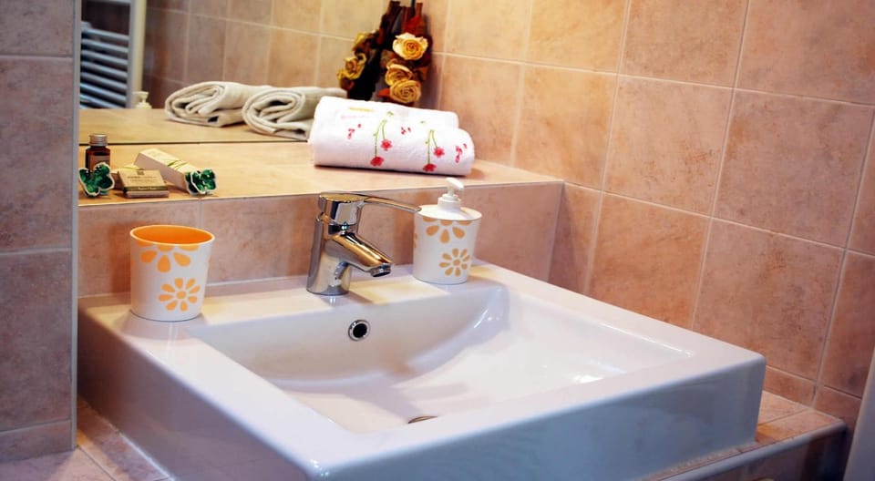 Bathroom, towels