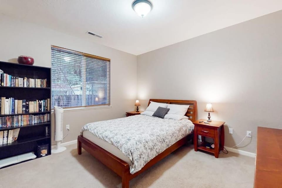 Rio Nido Retreat House in Guerneville