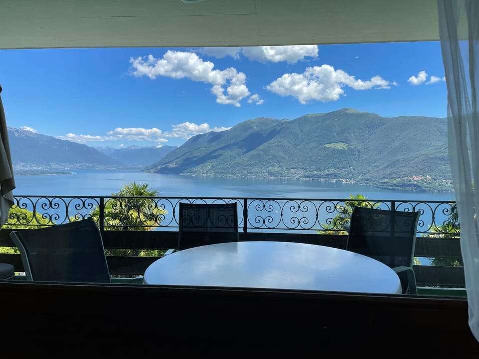 Balcony/Terrace, Mountain view