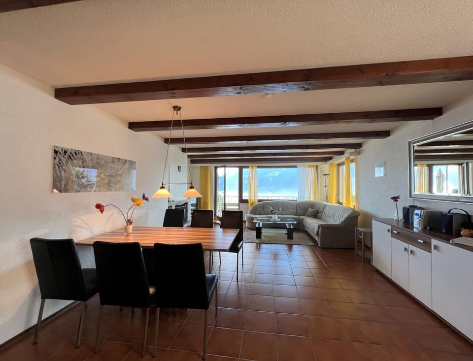 Kitchen or kitchenette, Living room, Dining area