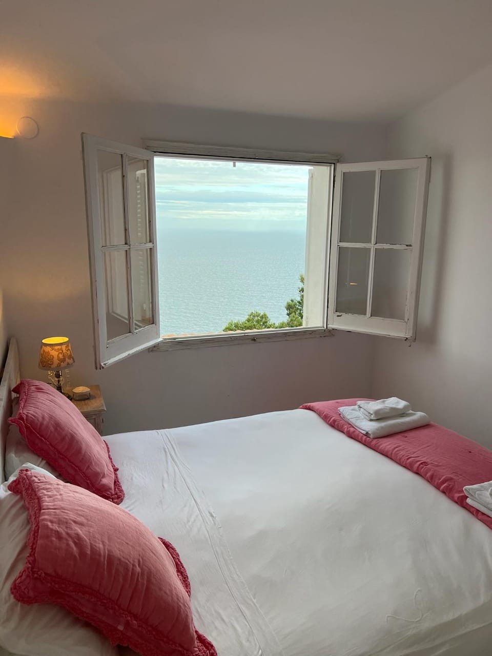 Bed, Photo of the whole room, Bedroom, Sea view