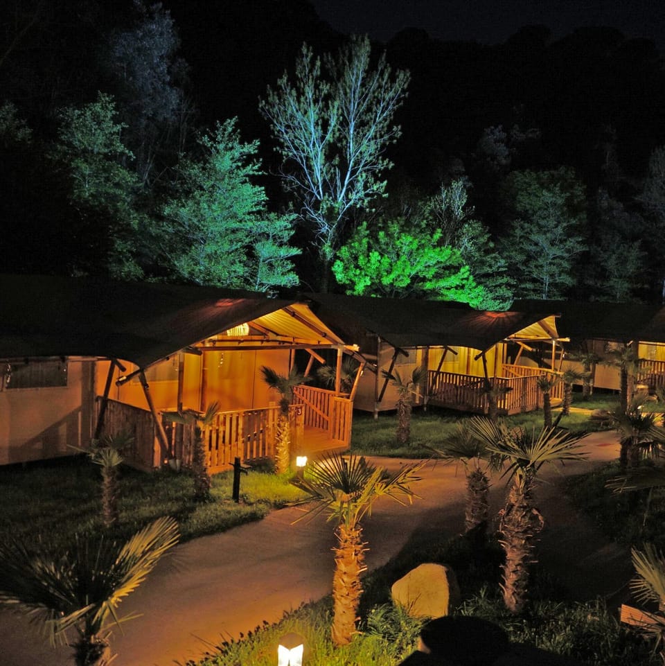 Night, Location