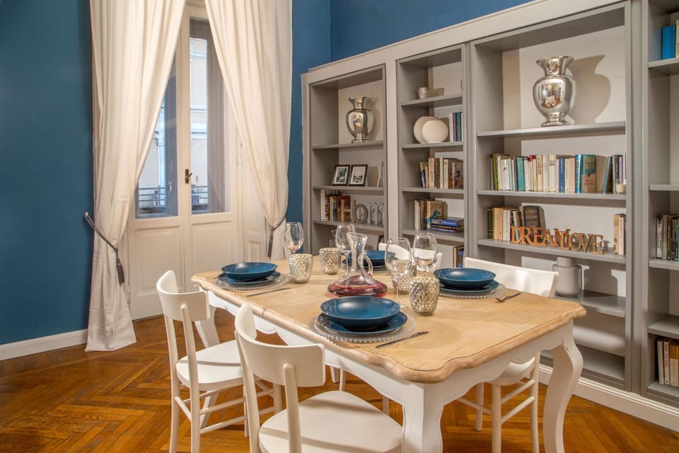 Seating area, Dining area