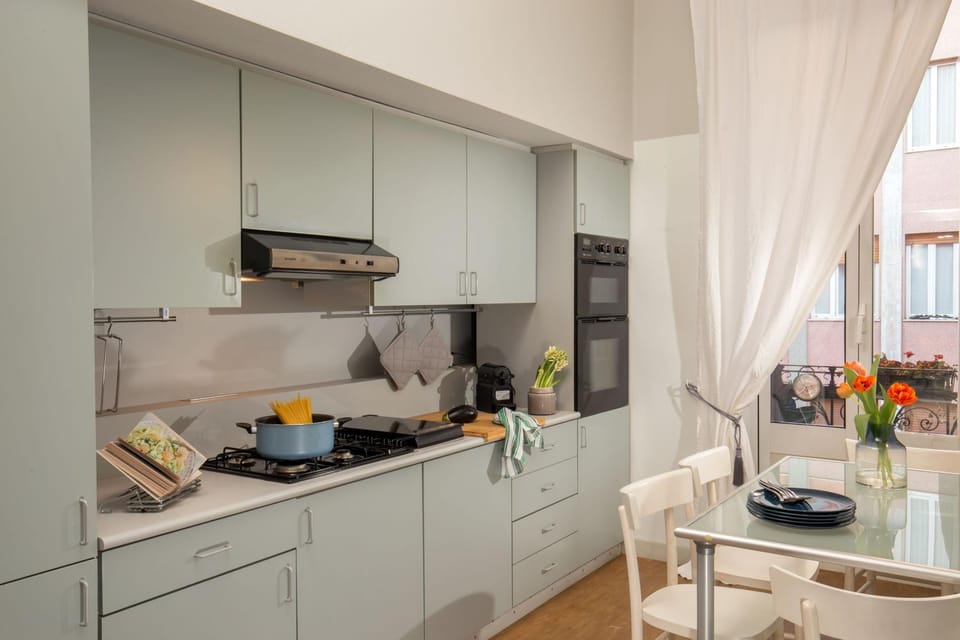 Kitchen or kitchenette, Dining area, pet friendly, stove