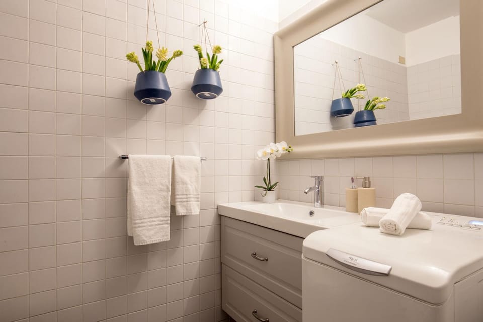 Bathroom, towels