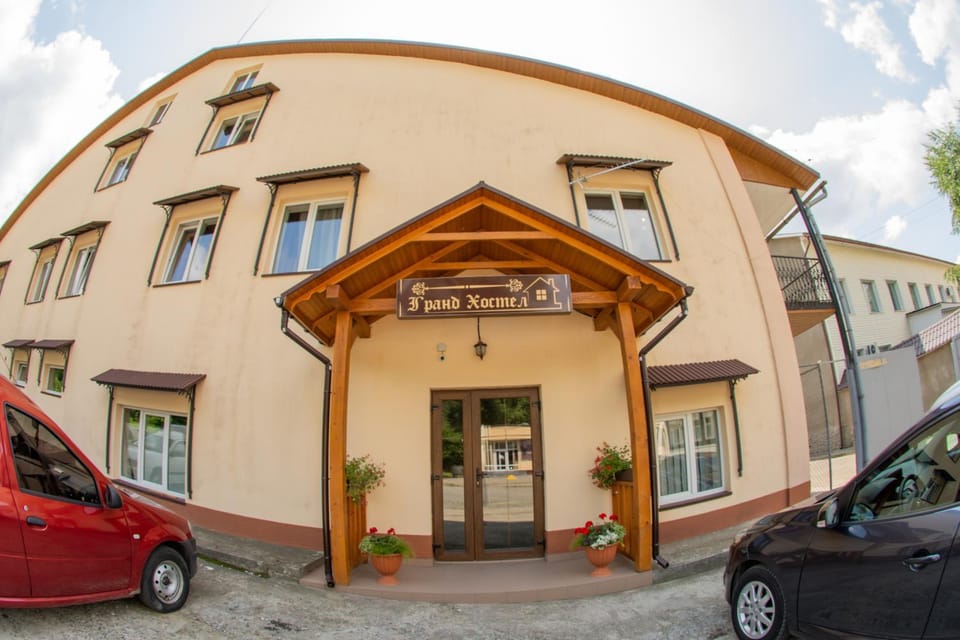 Property building, Facade/entrance, Property logo or sign