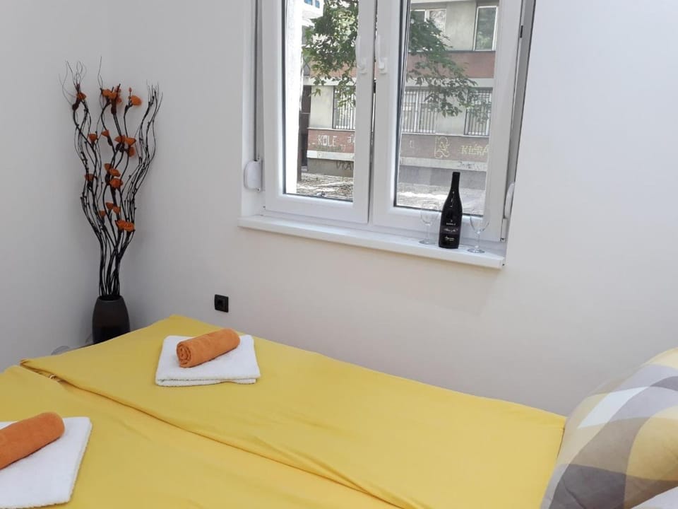 Bed, Neighbourhood, Photo of the whole room, Bedroom, Garden view