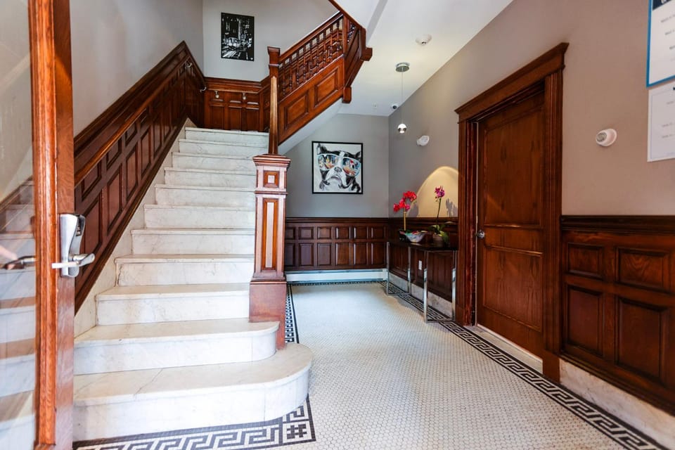 A Stylish Stay w/ a Queen Bed, Heated Floors.. #28 Vacation rental in Brookline
