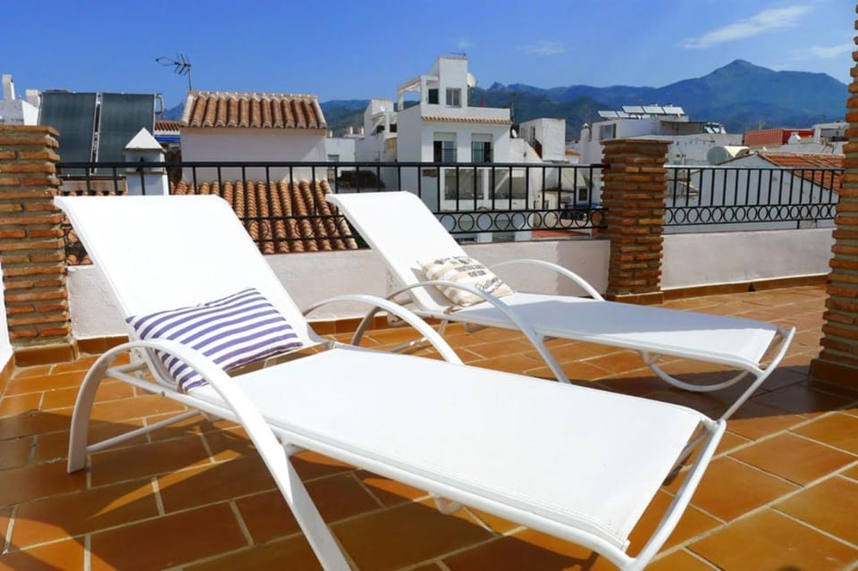 Balcony/Terrace, City view, Mountain view