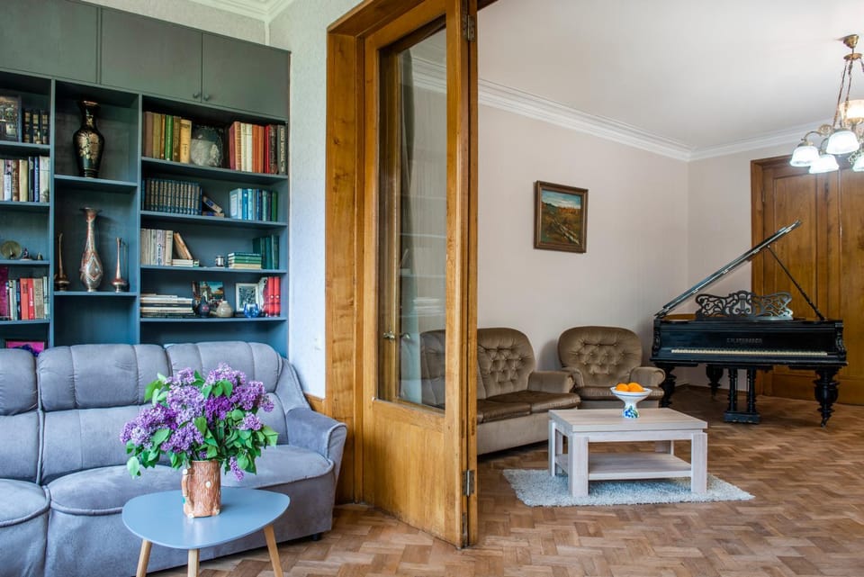 Living room, Seating area
