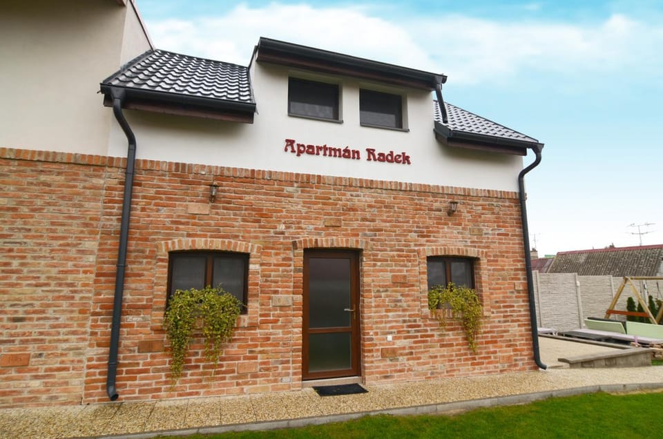 Property building, Day, Garden
