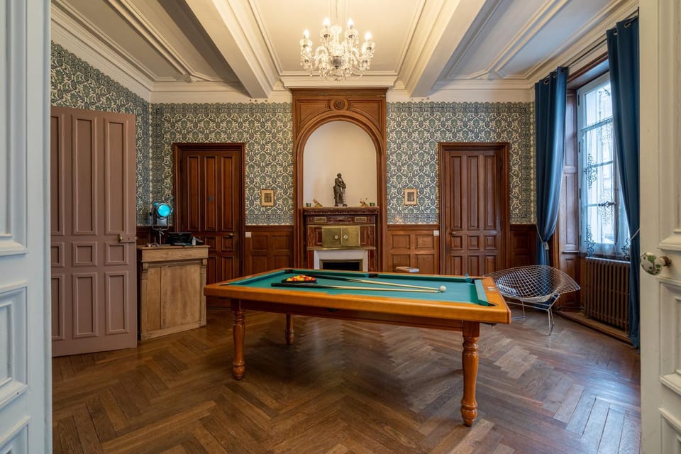 Billiard, Lobby or reception